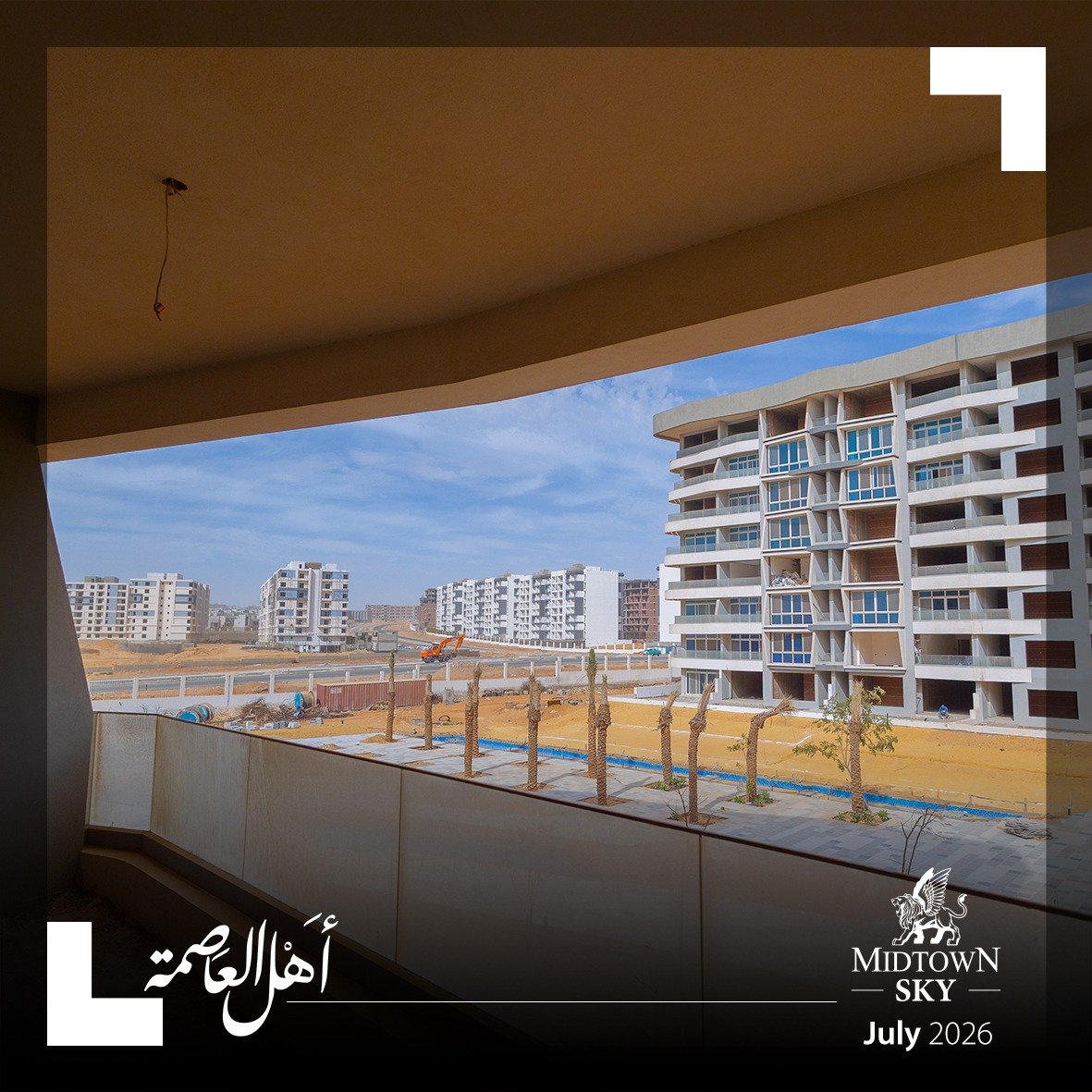 تصميم لبلكونة تطل على أفق المدينة - تاون هاوس في ميدتاون كوندو، العاصمة الإدارية الجديدة