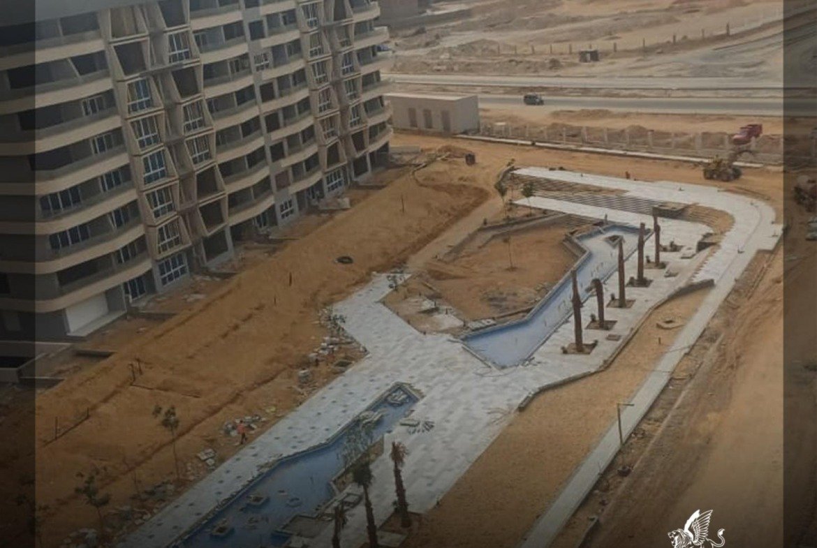 صورة جوية لموقع الإنشاء والمباني - تاون هاوس في ميدتاون كوندو، العاصمة الإدارية الجديدة