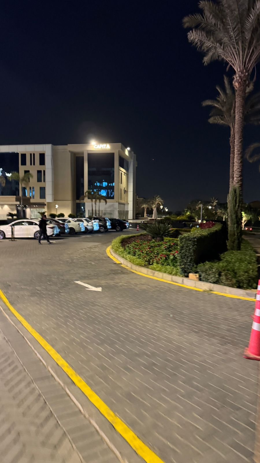 ناصية شارع بنخيل ليلا - محل في ميفيدا، القاهرة الجديدة