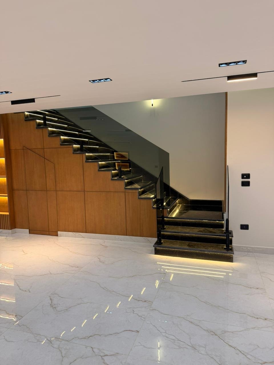 mv-icity-villa-325-06 Villa for rent in Mountain View iCity New Cairo - فيلا للإيجار في ماونتن فيو اي سيتي التجمع الخامس 123-06