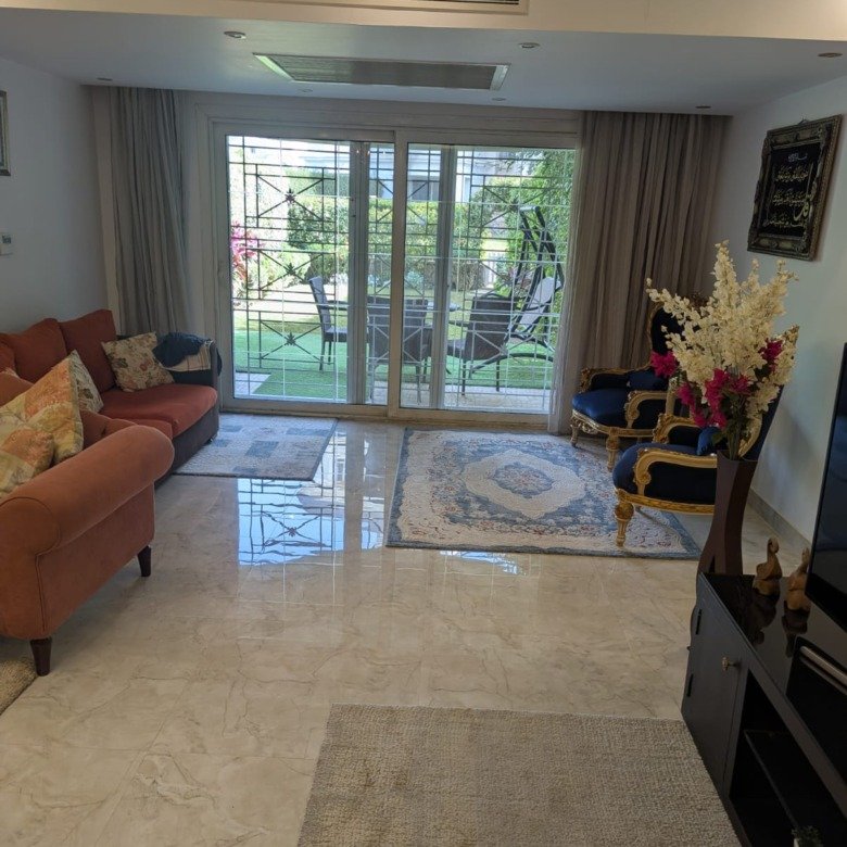 Garden-level living room with sliding doors to the lawn - villa in Mountain View Hyde Park, New Cairo