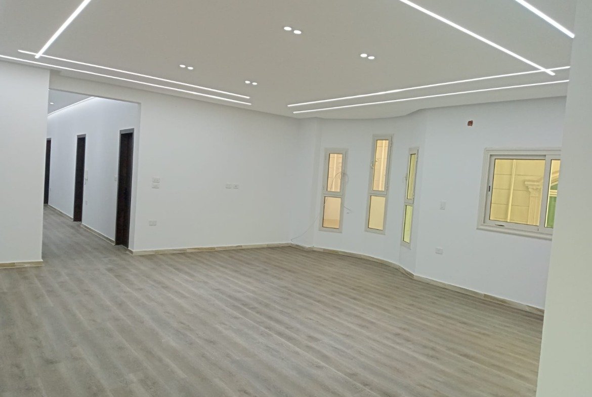Reception with a soft ceiling light line and a view to the hall - unit in Marassi