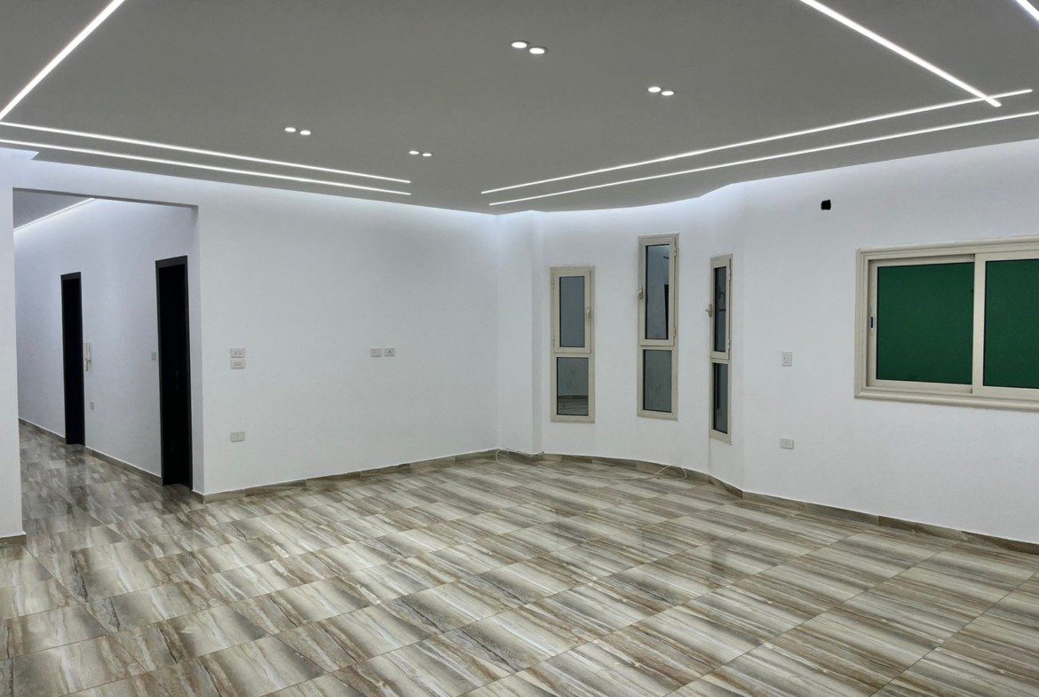 Panoramic view of the reception with light ceiling edges - unit in Marassi