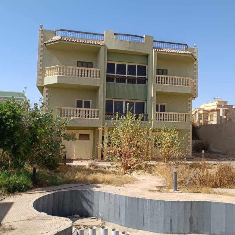 Villa exterior beside an empty pool - New Heliopolis villa