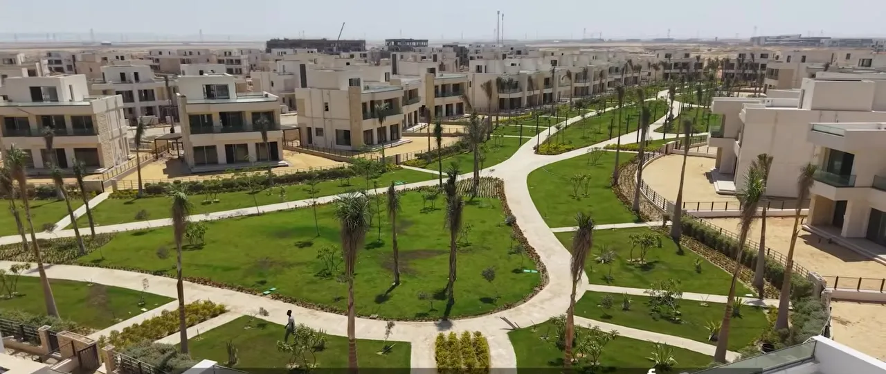 Noor City villa zone with landscaped gardens, New Capital - منطقة الفيلات بمدينة نور