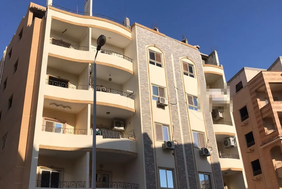 عمارة بيج ببلكونات متراصة - شقة في نورث لوتس، القاهرة الجديدة
