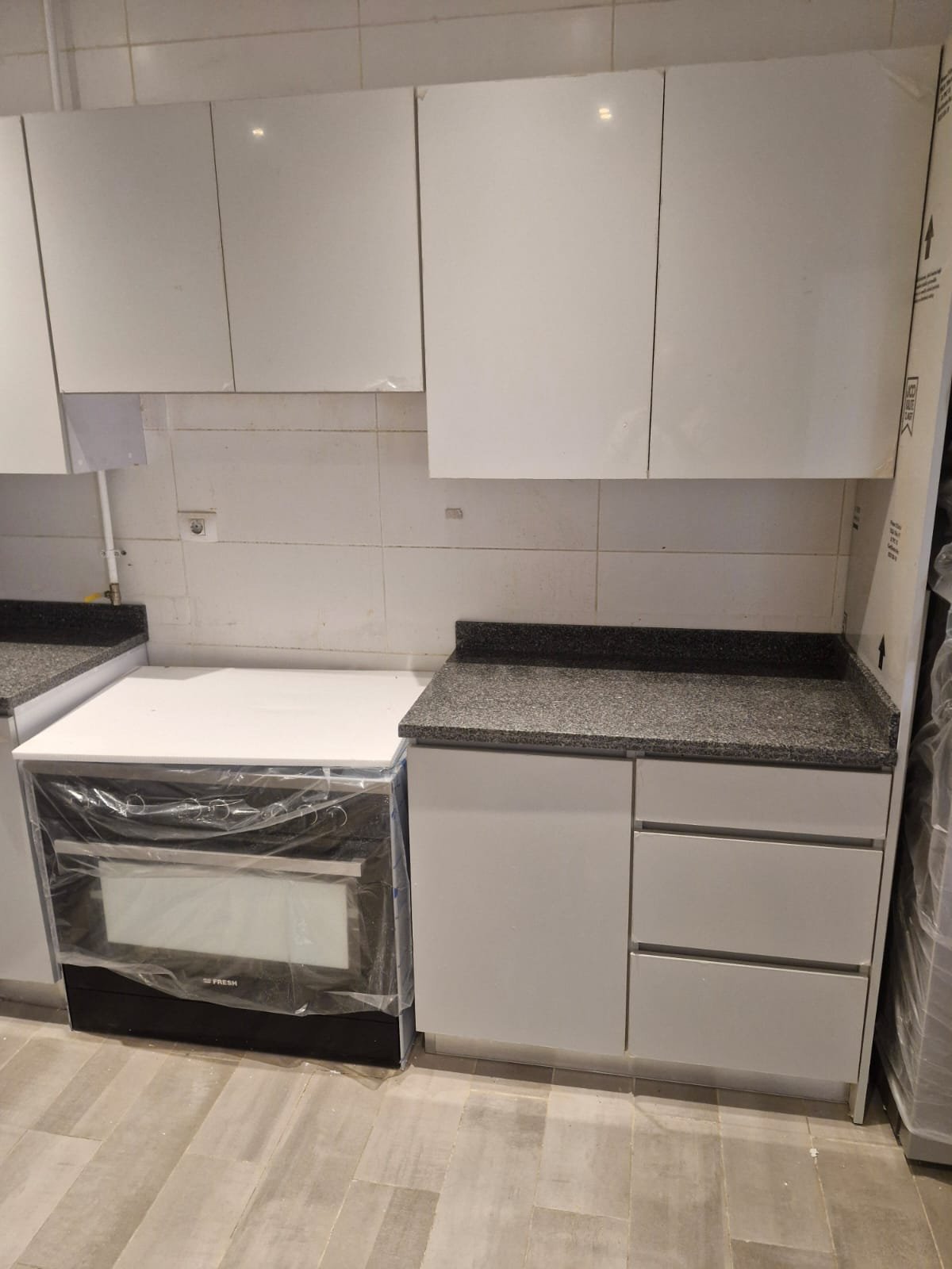 penthouse-for-rent-cfc-new-cairo-378-sqm-332-kitchen Small kitchen with white cabinets and a built-in cooker - penthouse in Cairo Festival City, New Cairo
