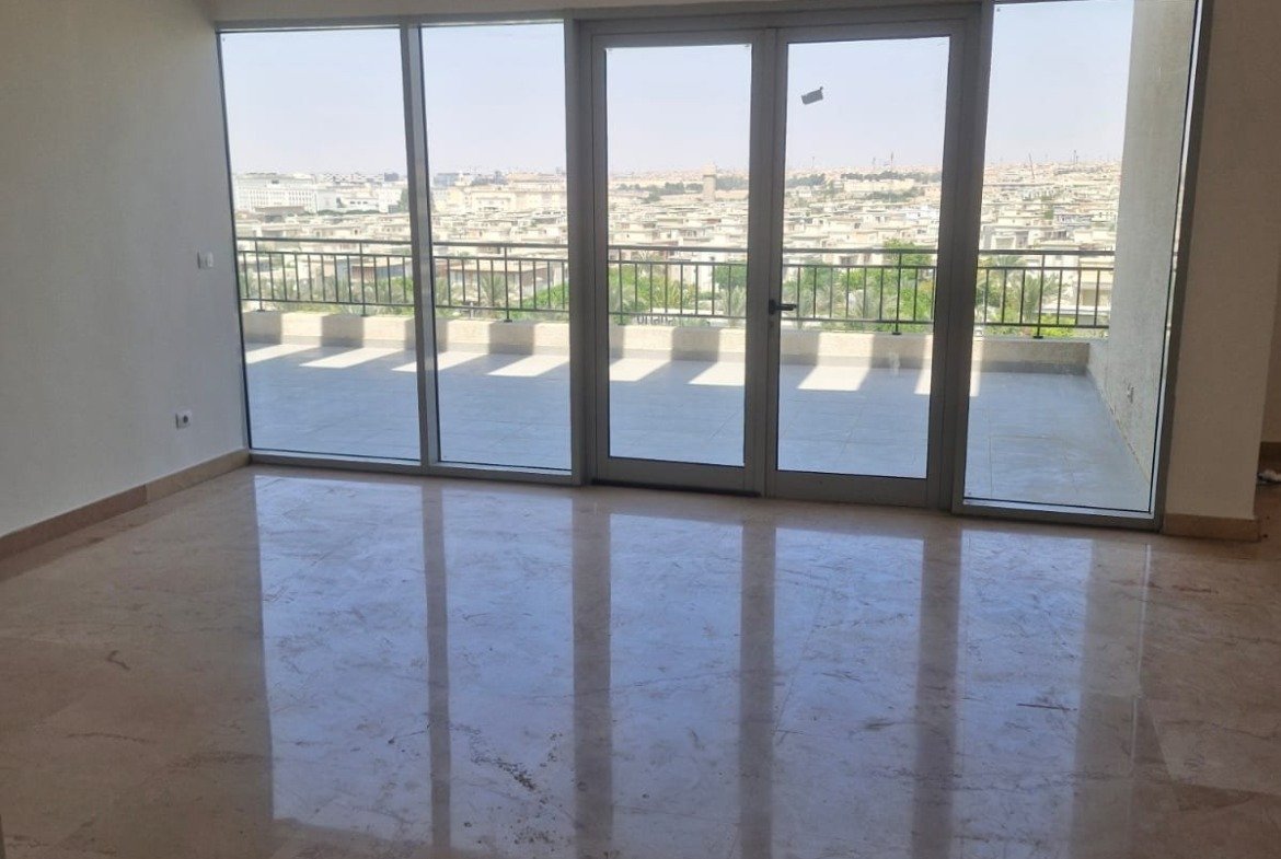 Empty reception with a glossy floor and terrace doors - penthouse in Cairo Festival City, New Cairo