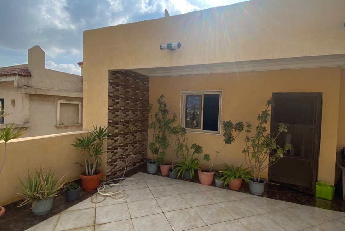 Terrace and roof room of the penthouse, South Academy - تراس وغرفة الروف للبنتهاوس، جنوب الأكاديمية