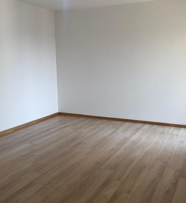 Empty room with wooden floor - penthouse in Fifth Square, New Cairo