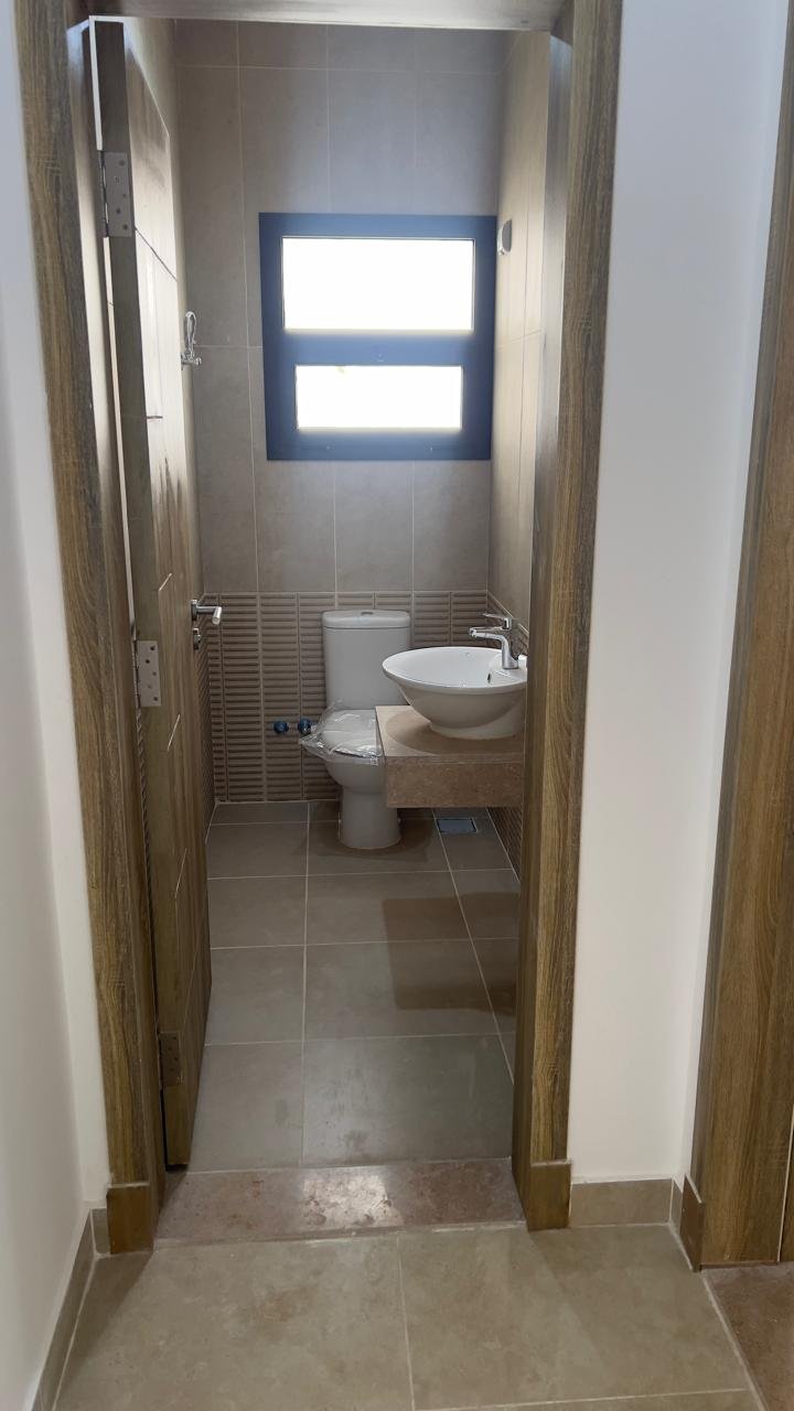penthouse-sale-fifth-square-new-cairo-28-bathroom-3 Small bathroom with washbasin - penthouse in Fifth Square, New Cairo