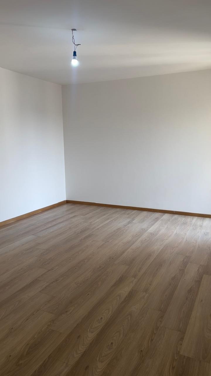 penthouse-sale-fifth-square-new-cairo-28-bedroom Empty bedroom with wooden floor - penthouse in Fifth Square, New Cairo