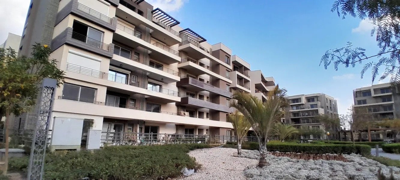 phnc521-i01 Residential building with balconies behind palm trees - apartment in Palm Hills, New Cairo