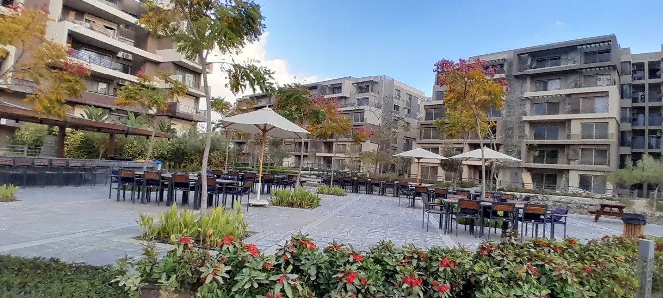 phnc521-i03 Outdoor dining area in a landscaped compound plaza - apartment in Palm Hills, New Cairo