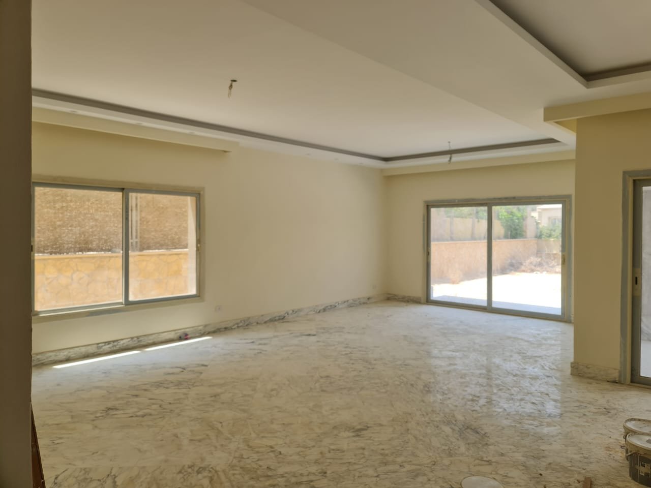 Reception – PK1 villa ريسبشن فاضي بأرضية رخام وشبابيك كبيرة - فيلا في PK1 بالم هيلز، التجمع الخامس