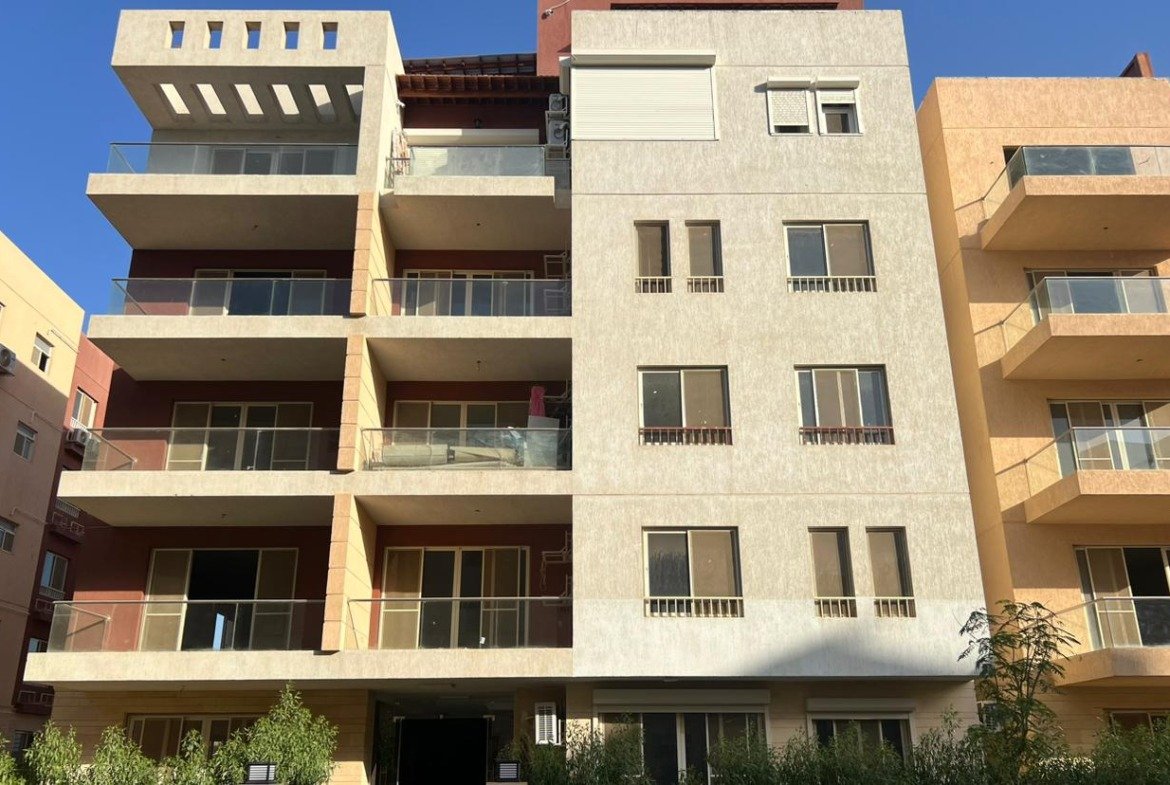 عمارة ببلكونات بيج وبرتقالي - شقة في بروميناد وادي دجلة، التجمع الخامس