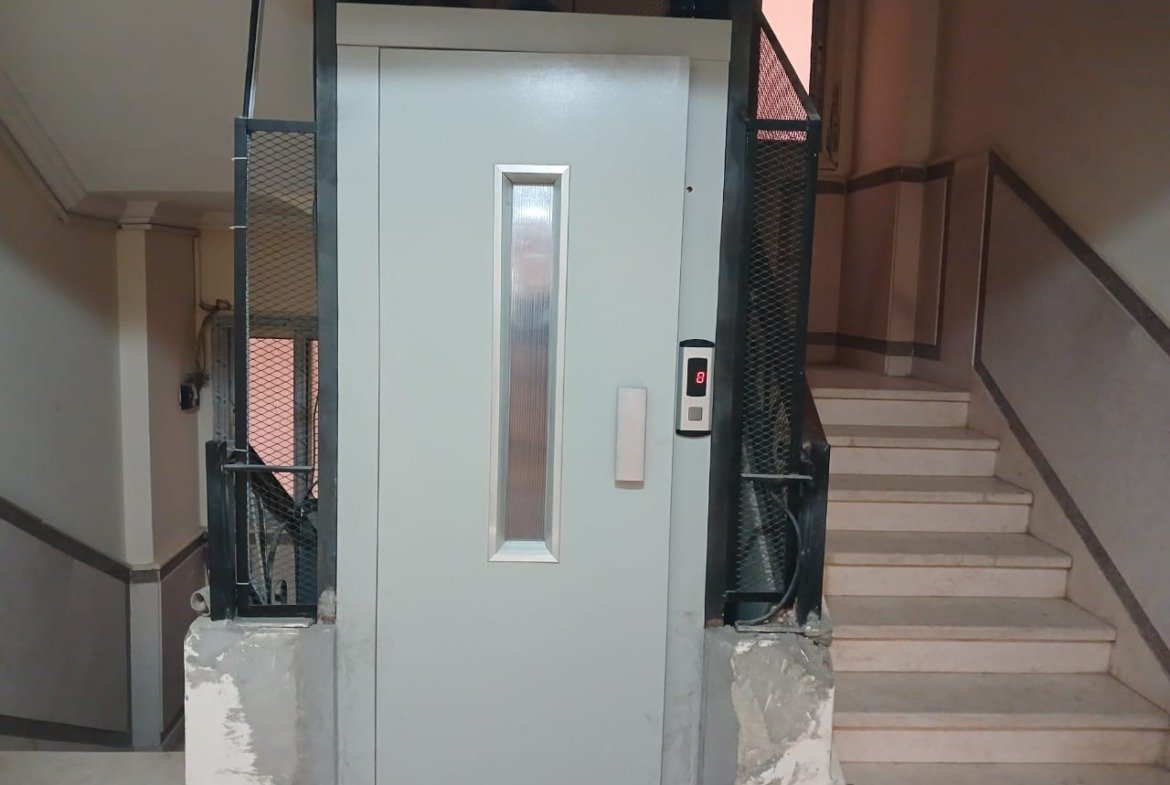 Working elevator and staircase of the building, Al Banafseg 2 - الأسانسير والسلم في العمارة، البنفسج 2