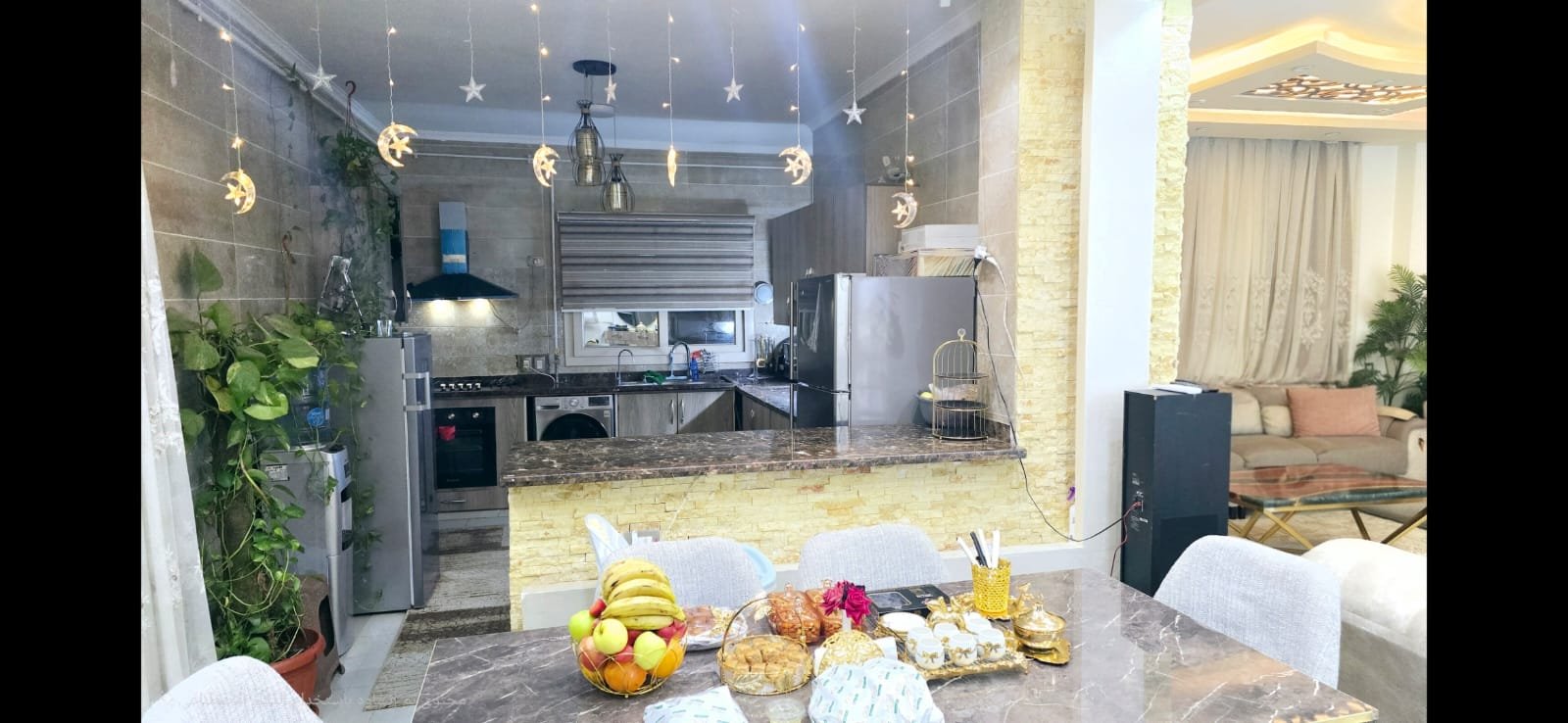 Open kitchen with a fruit platter and a dining area - unit in Al Banafseg 4, New Cairo