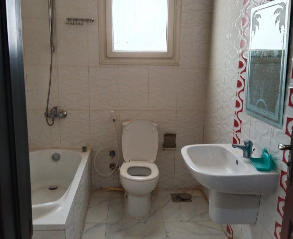 Bathroom with bathtub, toilet and basin - chalet in Rozana, North Coast
