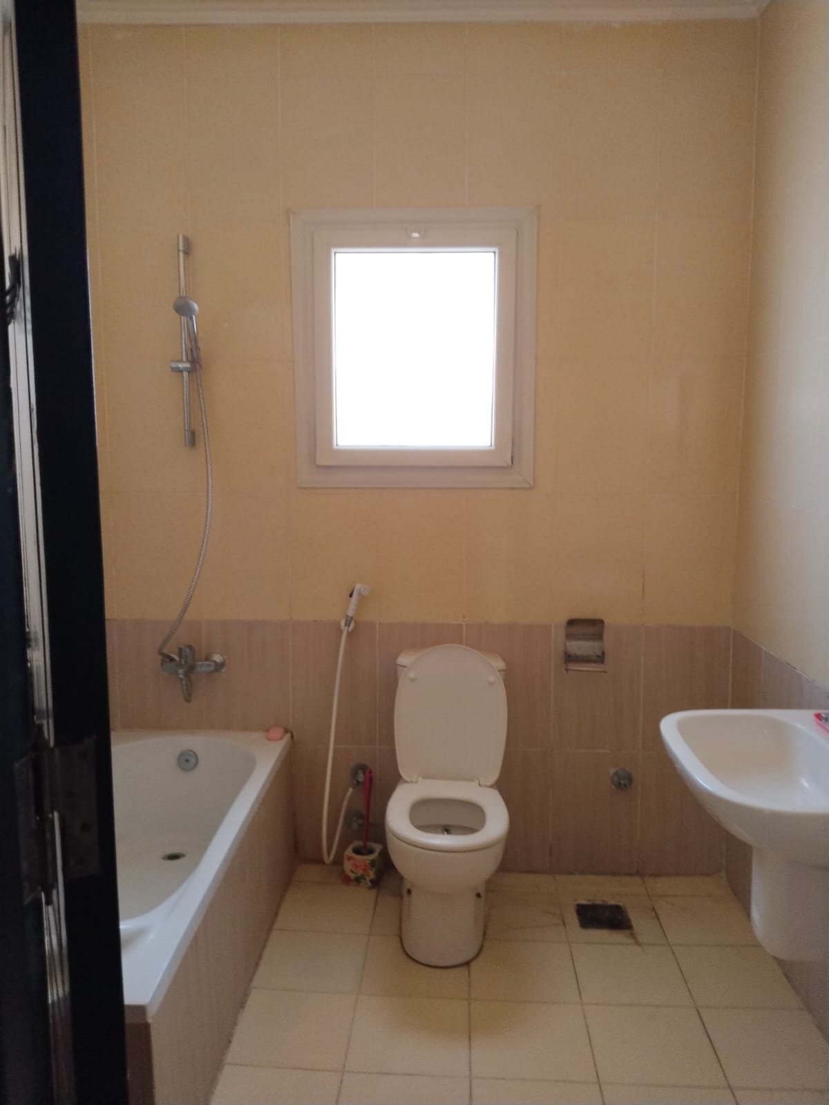 Bathroom with bathtub, toilet and small window - chalet in Rozana, North Coast