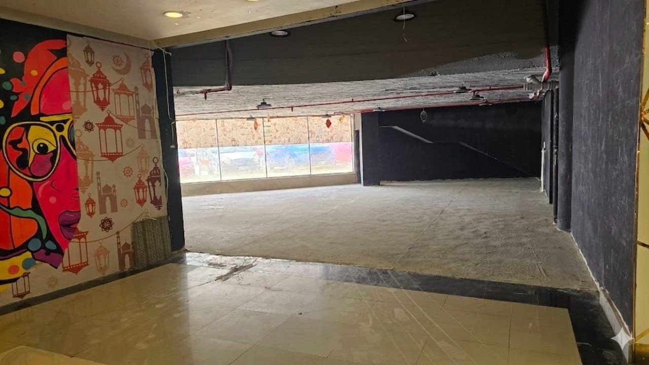 Entrance of retail shop for sale in El Mirage Mall First Settlement New Cairo