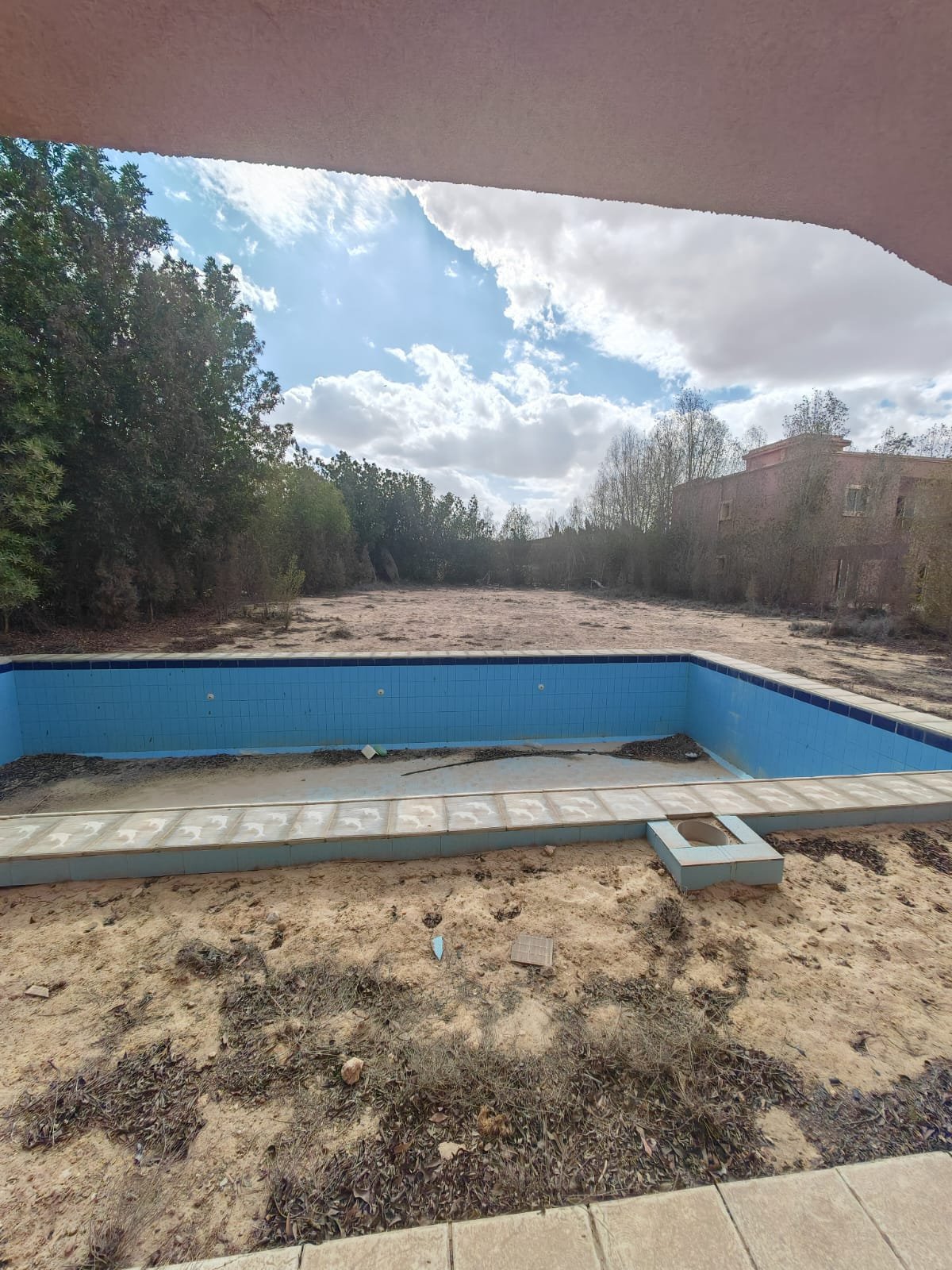 Pool and garden view, villa for sale in Golf Solimaniya, Cairo-Alex Desert Road