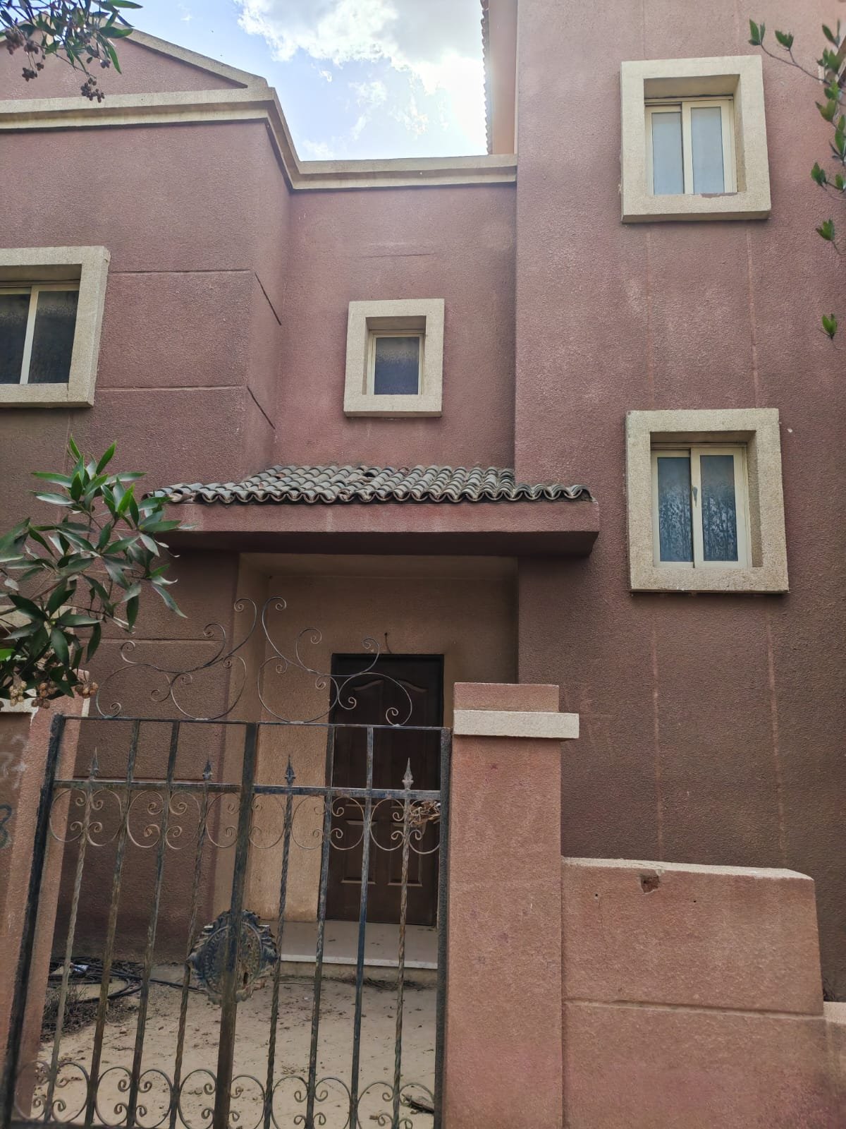 Villa entrance, villa for sale in Golf Solimaniya, Cairo-Alex Desert Road