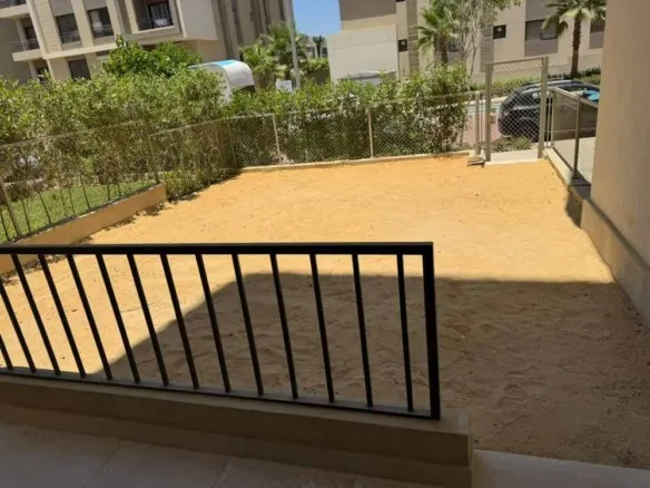 Private garden of ground floor studio for rent in Fifth Square New Cairo - شقة للبيع في فيفث سكوير التجمع الخامس القاهرة الجديدة 405-01