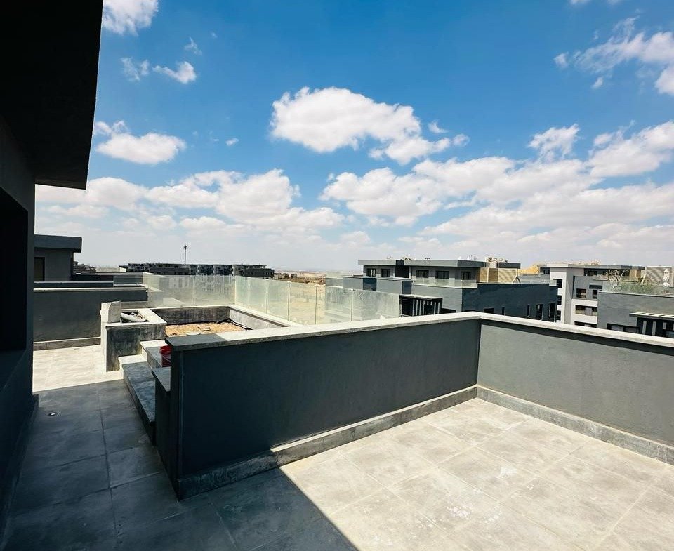 Duplex for sale in Trio Gardens New Cairo - دوبلكس للبيع في تريو جاردنز التجمع الخامس 68-04