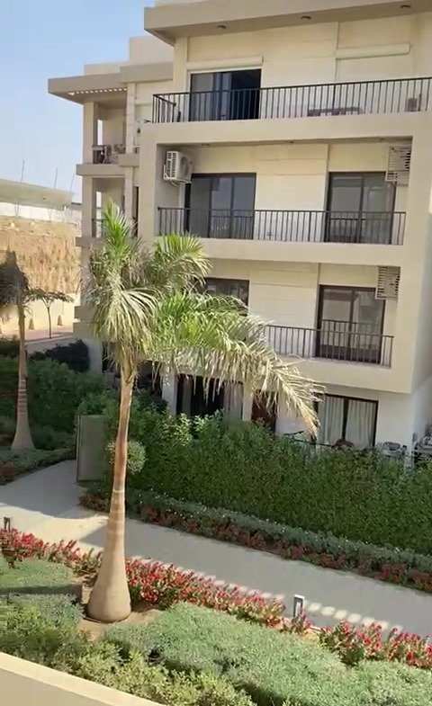 Apartment building and landscaped garden - apartment in Fifth Square, New Cairo