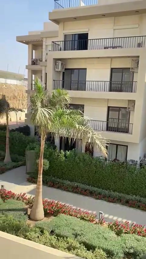 Apartment building and landscaped garden - apartment in Fifth Square, New Cairo