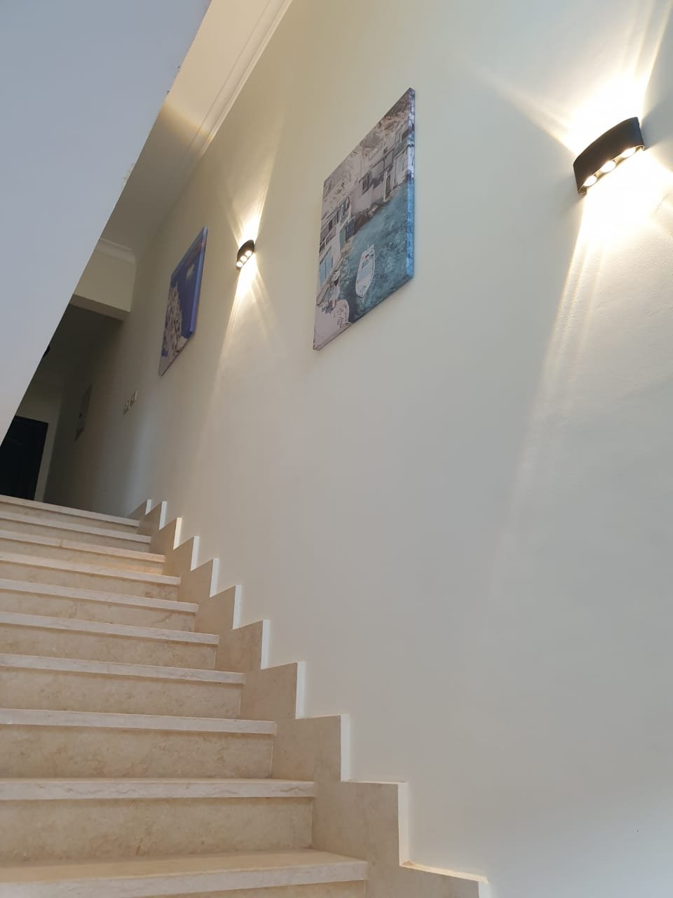 villa-for-rent-telal-ain-sokhna-160-sqm-staircase Indoor staircase with framed wall art - villa in Telal, Ain Sokhna