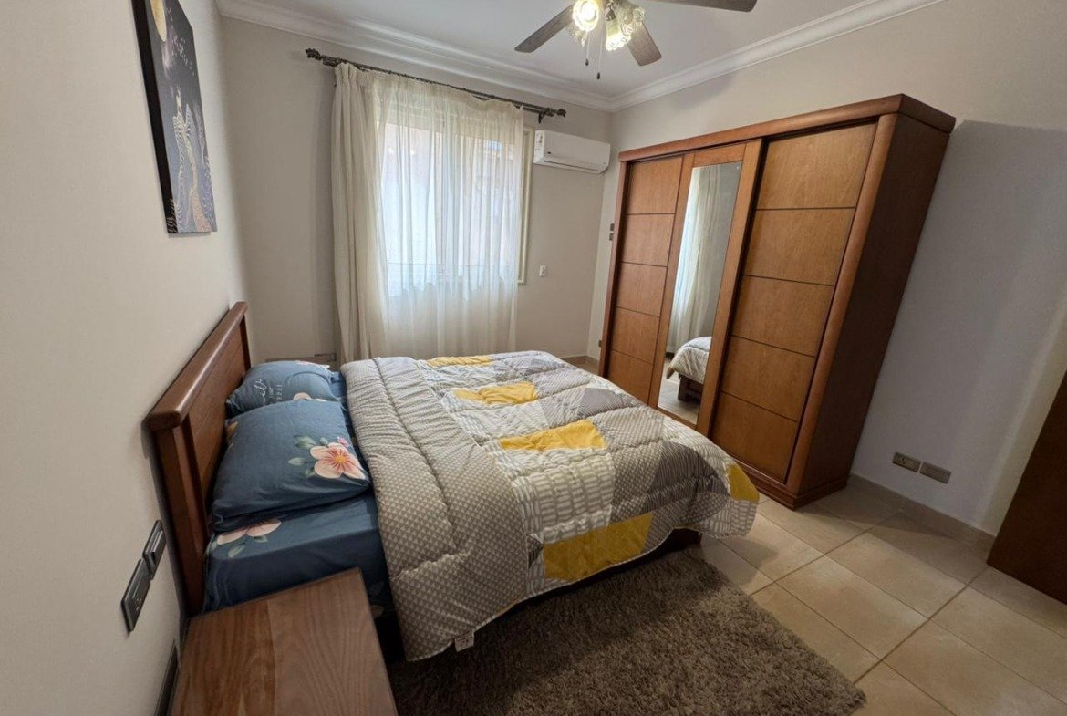 Bedroom with a sliding wardrobe and a double bed - apartment in El Yasmeen 4, New Cairo